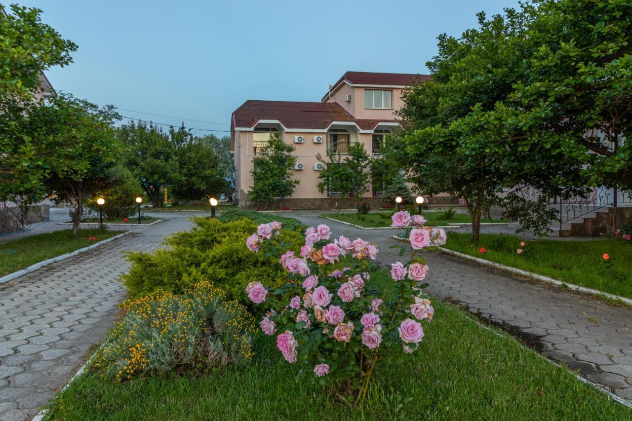 Lazurnaya 2 Otel Berdyansʼk Dış mekan fotoğraf