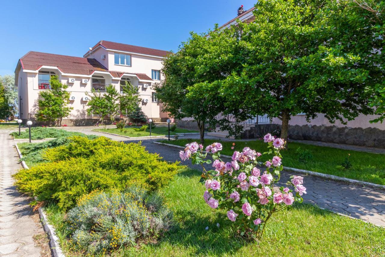 Lazurnaya 2 Otel Berdyansʼk Dış mekan fotoğraf