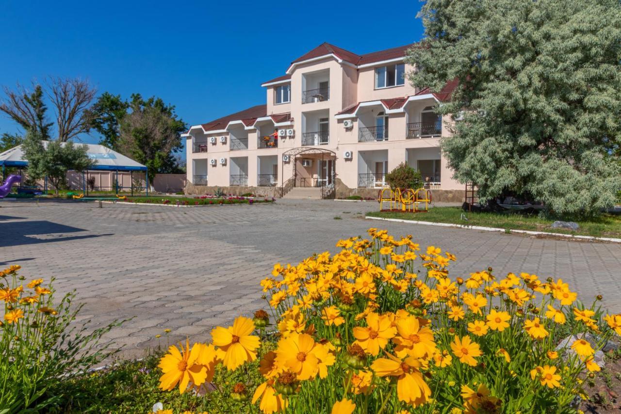 Lazurnaya 2 Otel Berdyansʼk Dış mekan fotoğraf