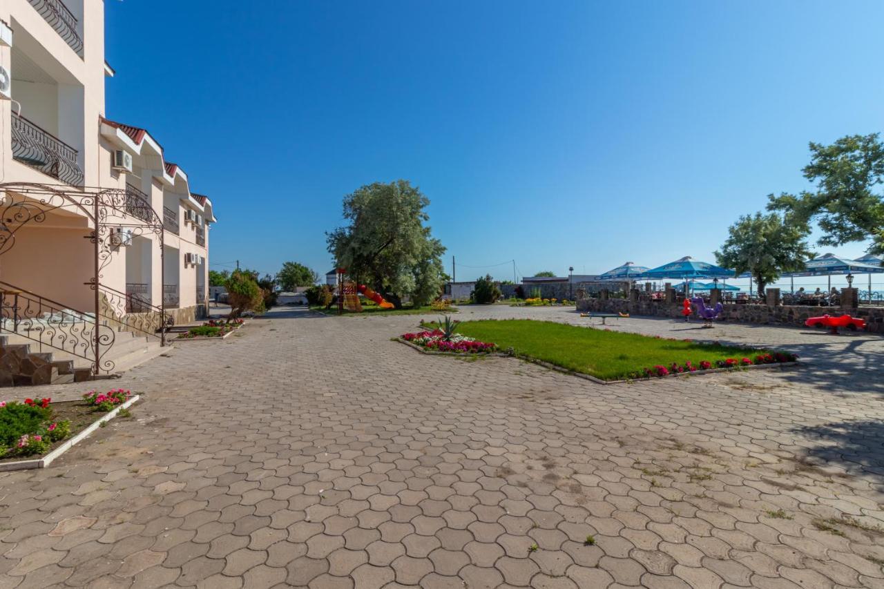 Lazurnaya 2 Otel Berdyansʼk Dış mekan fotoğraf